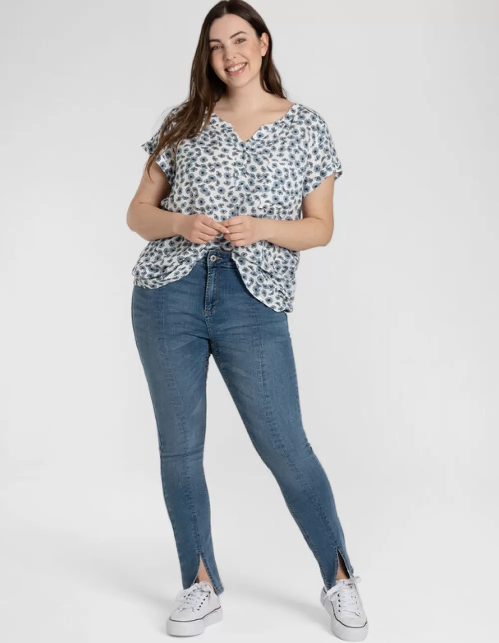 blouseshirt__lenzing_ecovero_4-5.webp New Maxi Blue Blouseshirt - Lenzing™ Ecovero™