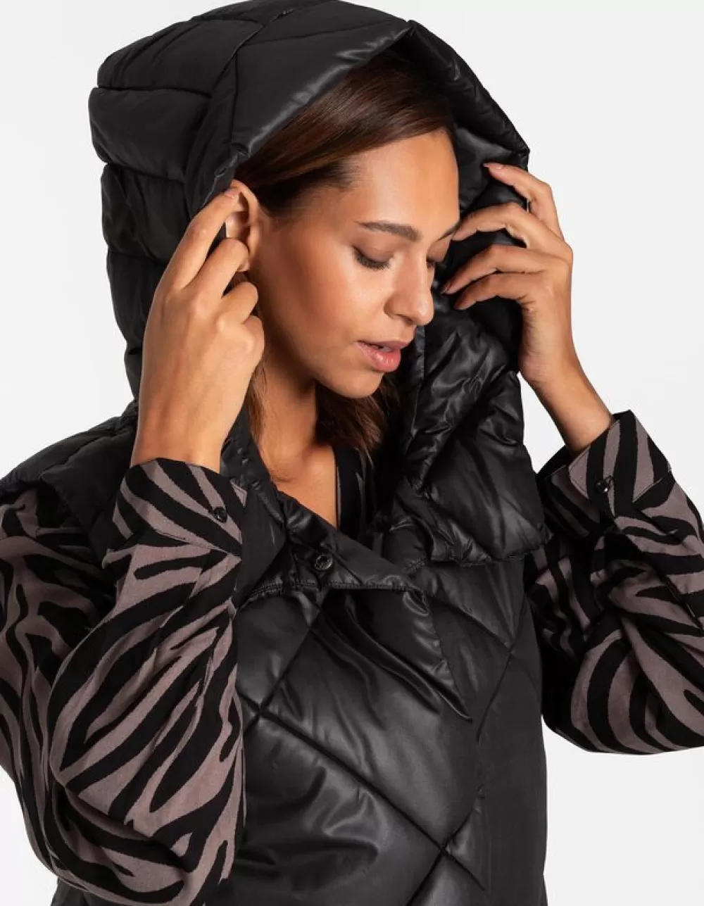 bodywarmer__verborgen_knoopsluiting_3-1.webp New Page One Bodywarmer - Verborgen Knoopsluiting