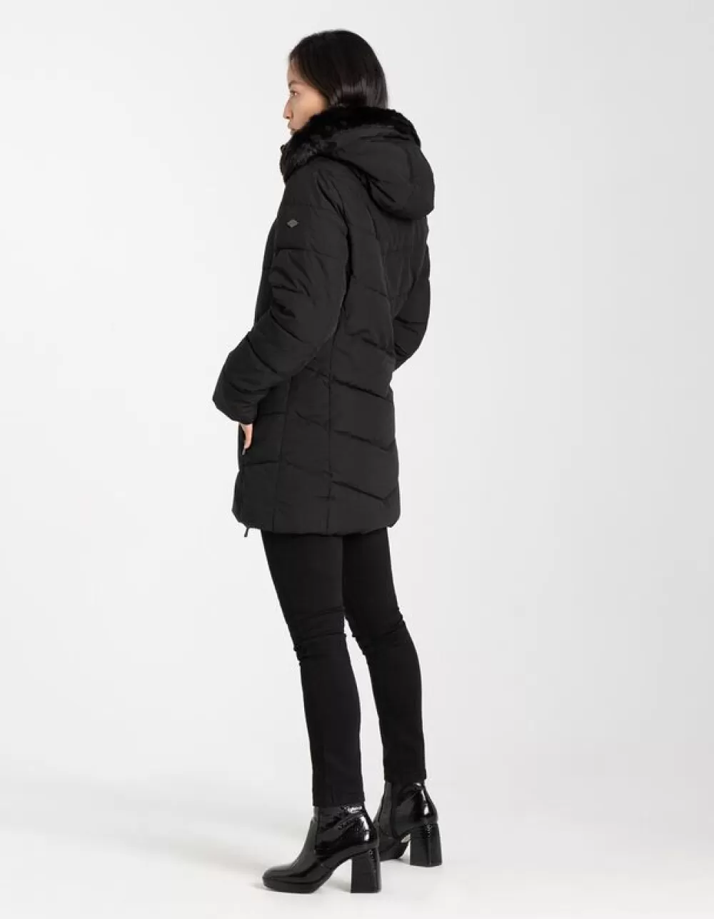 gewatteerde_jas__afneembare_rand_van_imitatiebont_3-1.webp Best Ever Me Gewatteerde Jas - Afneembare Rand Van Imitatiebont