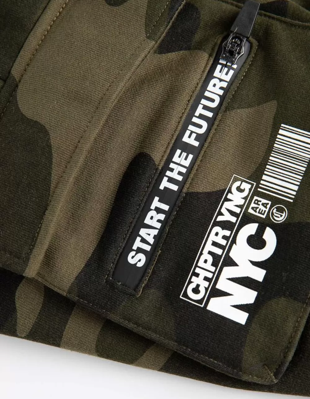 joggingbroek__tunnelkoord_in_de_zoom_3-8.webp Shop Chapter Young Joggingbroek - Tunnelkoord In De Zoom