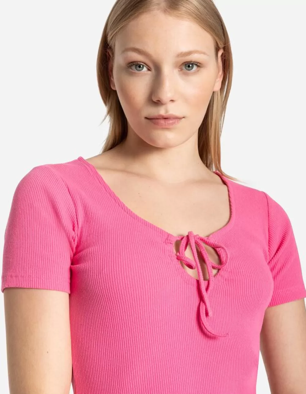 tshirt__hals_met_cutout_3-1.webp Best Sale Page One T-Shirt - Hals Met Cut-Out