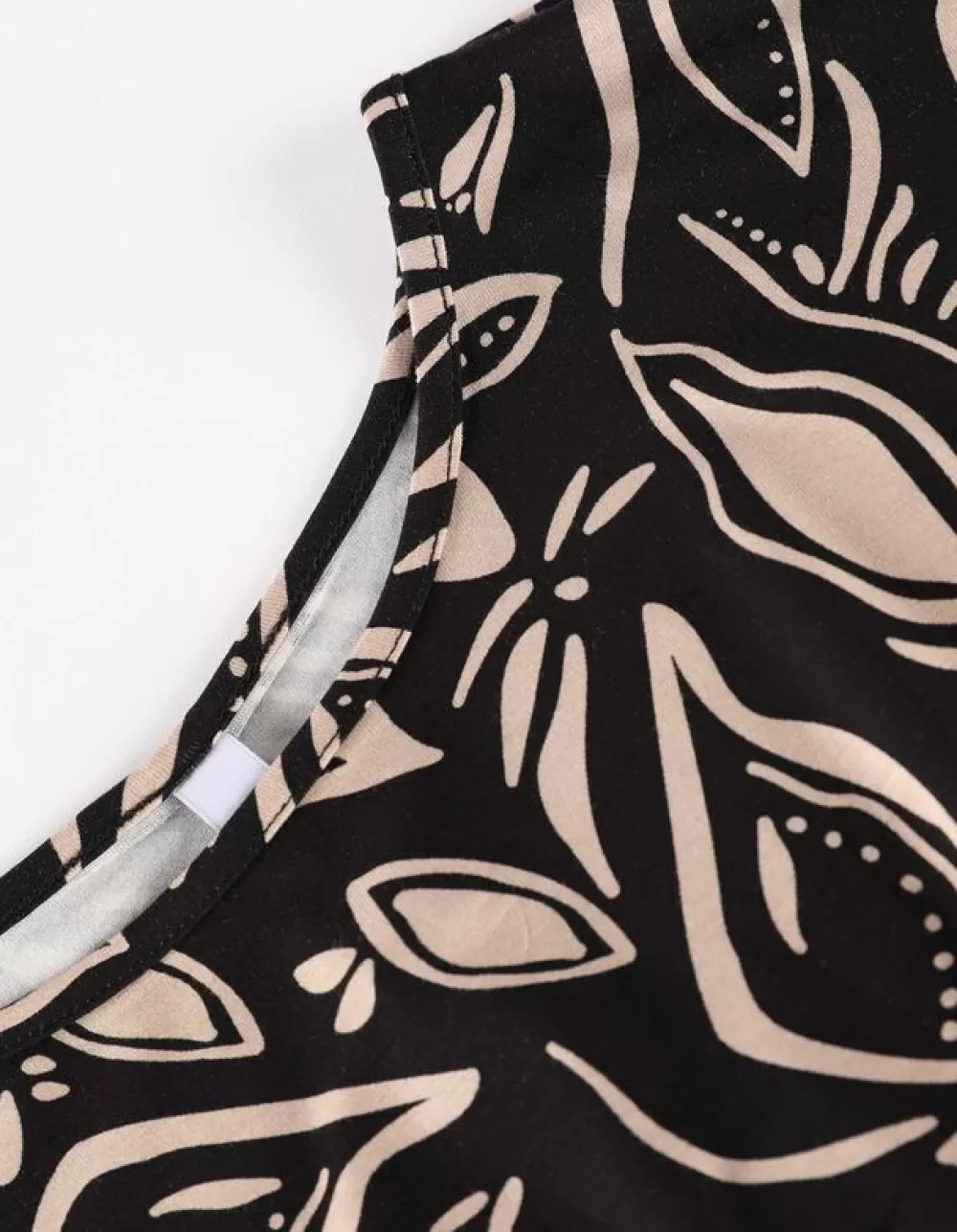 tshirt__lenzing_ecovero_5-2.webp Shop Page One T-Shirt - Lenzing™ Ecovero™