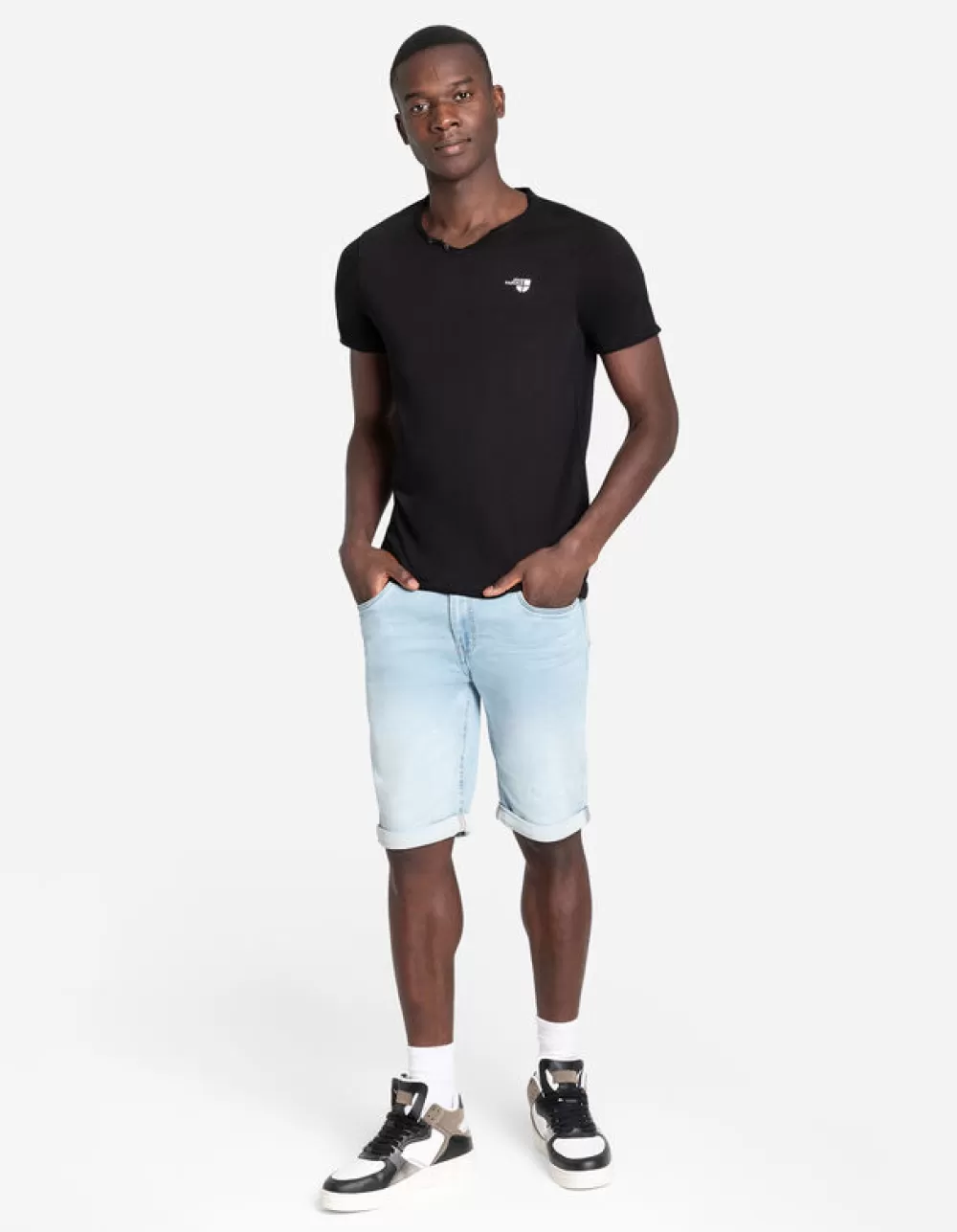 tshirt__ronde_hals_met_knoopjes_3-2.webp Shop Jean Pascale T-Shirt - Ronde Hals Met Knoopjes